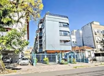 Cobertura 2 dormitórios sendo todos suítes no bairro Santana.  Parte inferior: cozinha americana, sala de estar com sacada, e um dormitório suíte.  Parte superior: Living amplo, churrasqueira e uma sa
