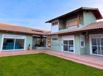 Casa de Alto Padrão com 03 Suites pertinho da praia em Florianópolis SC