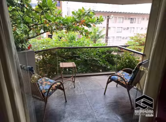 AMPLO APARTAMENTO, PRÉDIO COM LAZER, APENAS 02 QUADRAS DA PRAIA!