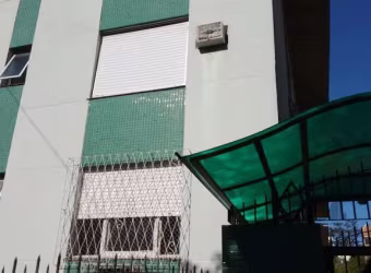Apartamento de ( 1) um dormitório, reformado, impecável, desocupado, ensolarado. Living dois ambientes,  banheiro social, cozinha e área de serviço separada. Ficam dois ar condicionados split novos, p