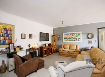 Apartamento semi mobiliado , 127m2 privativos 03 dormitórios, sendo 01 suíte, lavabo,  living 03 ambientes, cozinha, área de serviço. Sol da manhã. 01 vaga coberta &lt;BR&gt;&lt;BR&gt;Condomínio muito