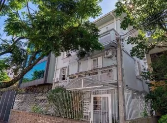 Ligue, marque e venha conhecer este bonito apartamento (82m²) 3 dormitórios, de FRENTE com sacada frontal/Oeste, semi mobiliado, totalmente reformado inclusive hidráulica e elétrica, bem arejado, enso