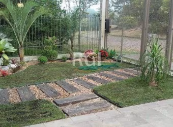 Casa para Venda - 350m², 3 dormitórios, sendo 1 suites, 2 vagas - Alto Teresópolis