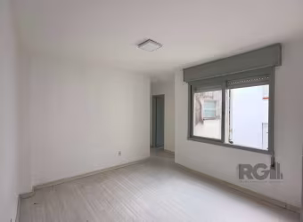 Apartamento 2 dormitórios ensolarado, com vaga de garagem no Menino Deus