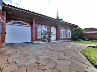 Casa para Venda - 273m², 4 dormitórios, sendo 1 suites, 5 vagas - Tristeza