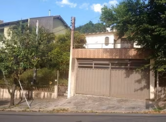 CASA 3 DORMITÓRIOS, 2 VAGAS COBERTAS.  PRÓXIMA AO HOSPITAL ESPIRITA