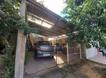 Ótima Casa térrea de 1 dormitório, podendo ser transformado em 2, living amplo, cozinha, depósito, garagem coberta, árvores frutíferas, pátio amplo nos fundos. Fica um ar condicionado. Aceita financia
