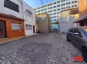 Sobrado à venda em vila fechada com 110 metros de área construída, 4 dormitórios, 2 banheiros, sendo 1 dormitório com 1 banheiro parte de baixo