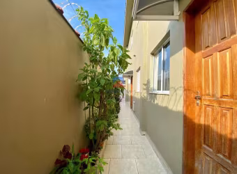 Casa de Condomínio sobreposta com 2 dorms para venda.