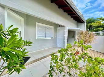 Casa com 3 Dormitórios com Piscina