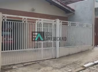 oportunidade! Ótima casa no centro de Atibaia com 287 m2 de terreno, quintal e porão
