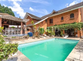 MORUMBI . CASA COM PISCINA E 6 QUARTOS