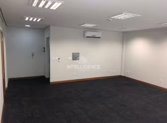 Sala para locação com 102 m² com copa, 2 vagas de garagem no Edifício Top Tower Center, Bosque da S