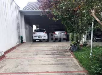 Belíssima casa no Bairro Roosevelt em Uberlândia