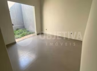 Ótima casa estilo geminada, a venda no bairro Laranjeiras em Uberlândia