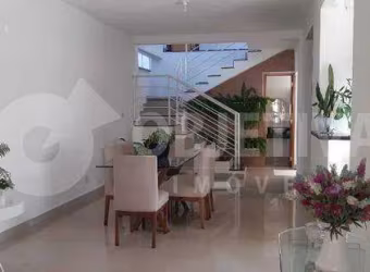 Excelente casa estilo sobrado no Bairro Granada/Gravatás em Uberlândia