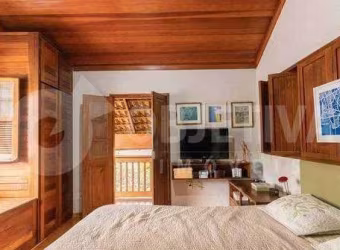 Belíssima casa no Bairro Saraiva localizada próximo a UFU