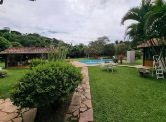 Sítio | Com piscina no Centro de Mateus Leme | JUATUBA IMÓVEIS