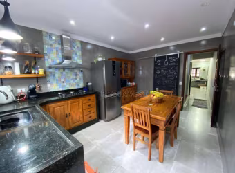 Casa com 3 dormitórios à venda, 174 m² por R$ 750.000,00 - Granja Viana - Cotia/SP