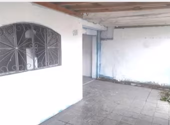 Casa de 2 dormitórios com 83m² com vaga de garagem coberta em ótima localização à venda, no Castelo