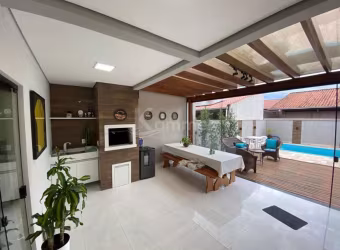Imperdível oportunidade de adquirir casa com 3 quartos e suíte na Armação, Penha-SC - 150m², 2 banheiros, 2 vagas de garagem!