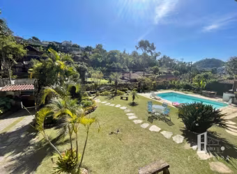 Imperdível oportunidade: Casa à venda em Teresópolis-RJ, bairro Carlos Guinle, com 6 quartos, 2 suítes e 6 vagas de garagem!