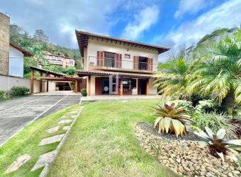 Luxuosa casa em condomínio à venda em Teresópolis-RJ, Parque do Imbui: 5 quartos, 5 suítes, 3 salas, 8 banheiros, 6 vagas, 440m².