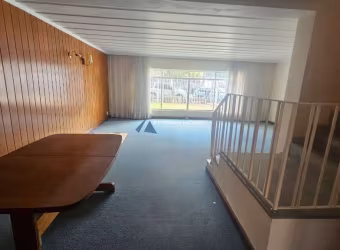 Espaçosa casa para locação na Chácara Santo Antônio, São Paulo-SP: 4 quartos, 2 suítes, 3 salas, 4 banheiros, 3 vagas de garagem!