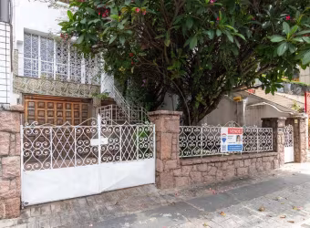 Casa tipo para venda com 3 quartos, sendo 1 suíte, 335m²