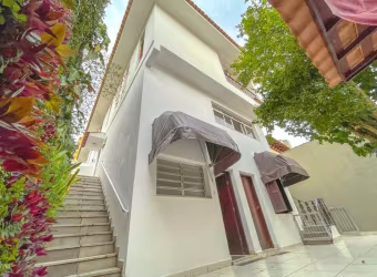 Casa tipo para venda com 3 quartos, sendo 3 suítes, 301m²