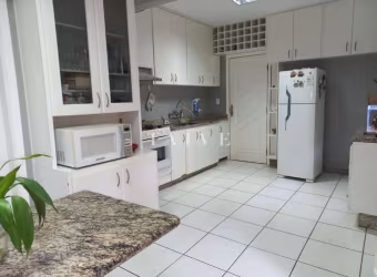 Apartamento à venda no Ed. Caravelas, 149m² com 5 quartos (sendo 1 suíte) 1 vaga de garagem, Centro