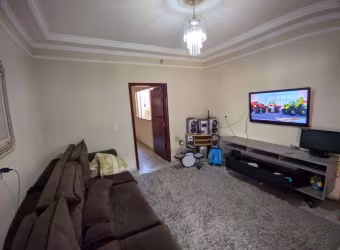 Casa com 3 quartos à venda no Jardim Patrícia, Uberlândia  por R$ 580.000