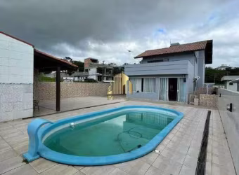 Casa à venda, no Bairro Pedra Branca, Palhoça-SC, com 3 quartos, sendo 1 suíte, com 2 vagas