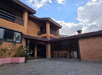 CASA JD DOS PINHEIROS COM 4 DORMS E AMPLO QUINTAL