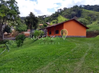 Chácara à venda em Jacareí-SP, bairro Chácaras Reunidas Igarapés: 3 quartos, 2 suítes, 2 salas, 3 banheiros, 220m² de área.