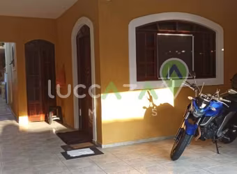 Imperdível oportunidade de adquirir casa com 04 quartos, 1 suíte e 2 vagas de garagem no Jardim Santa Marina, Jacareí-SP!