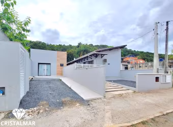 Casa com ponto comercial em Bombas