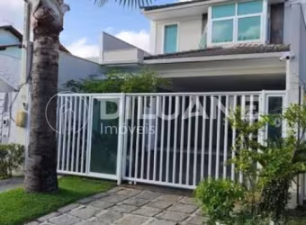 Casa com 3 quartos à venda na Rua Professor Álvaro Caetano, Camboinhas, Niterói, 250 m2 por R$ 1.980.000