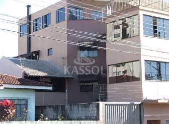 Prédio inteiro à venda com 3 salas comerciais locadas e 6 apartamentos no Centro