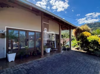 Casa Semimobiliada | Centro | 3 quartos (1 suíte) | 153m²