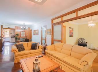 Excelente apartamento 243m², semi mobiliado com 4 dormitórios (3 suítes) no Bairro Mont Serrat. Sendo 1 suíte com banheira de hidromassagem, 2 suítes americanas. &lt;BR&gt;Ampla área social com hall d