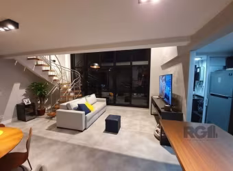 Excelente Oportunidade! São apenas 2 unidades Duplex em todo empreendimento!! Imóvel moderno, com pé direito duplo, andar alto, vista definida, amplo living com dois ambientes, churrasqueira, todo em 