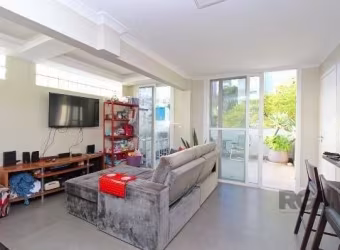 Cobertura de 2 quartos, sendo 1 suíte com closet e sacada, e 1 vaga de garagem coberta e escriturada.&lt;BR&gt;&lt;BR&gt;Esta linda cobertura oferece um living para dois ambientes e, no andar superior