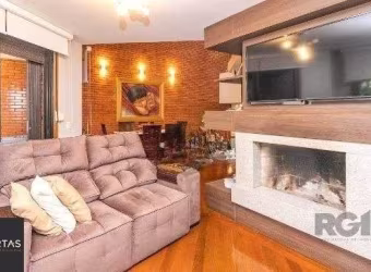 Casa sobrado no Cristal de 3 dormitórios e 3 vagas
