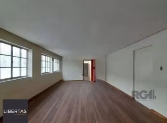 Sobre Loja com 140m² no bairro Santa Cecília - Porto Alegre