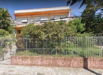 Casa para Venda - 243m², 3 dormitórios, 5 vagas - Medianeira