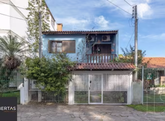 Sobrado para Venda - 241m², 4 dormitórios, sendo 1 suites, 1 vaga - Camaquã