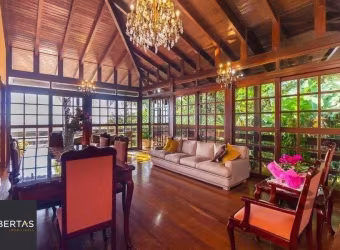 Casa com 400m² privativos e 1000m² de terreno, com vista. Um paraíso no Morro Ap