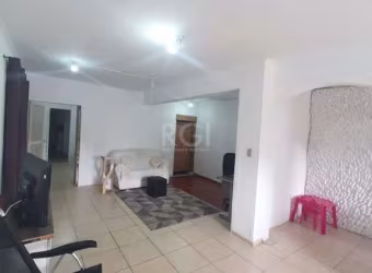 Casa para Venda - 226.9m², 5 dormitórios, sendo 2 suites, 5 vagas - Teresópolis