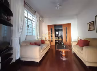 Descubra esta casa espaçosa de 3 quartos no coração do Centro de Barra Mansa. Localização privilegi